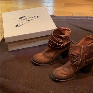 Free Bird by Steven size 9